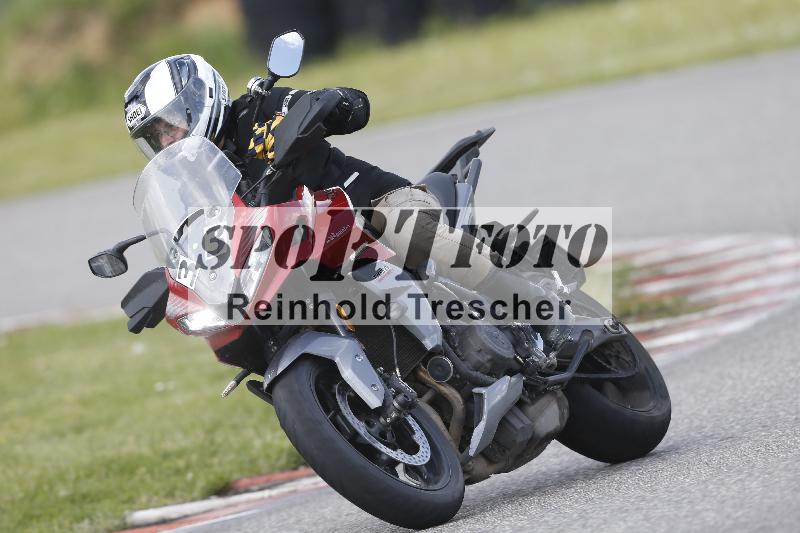 /Archiv-2025/09 22.04.2025 Cornu Master School ADR/gruen-vert/33